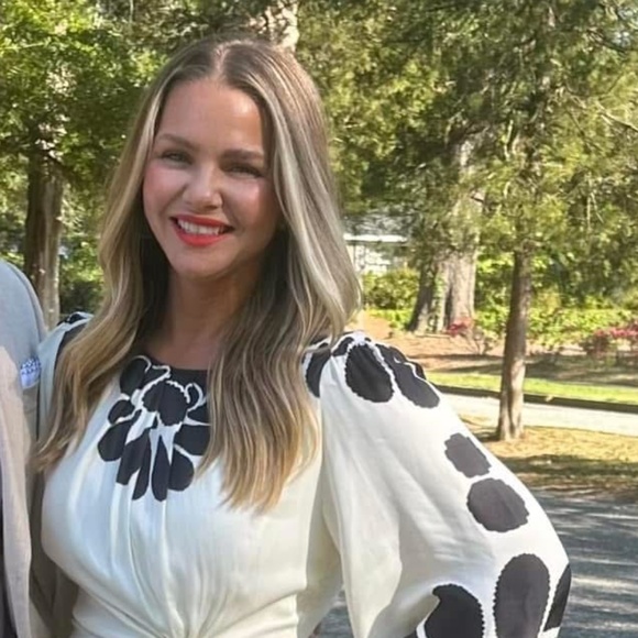 Meet your Posher, Shannon - Picture 2 of 2